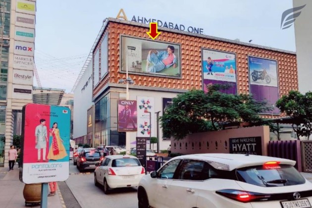Ahmedabad One Mall Facade Hoarding-02