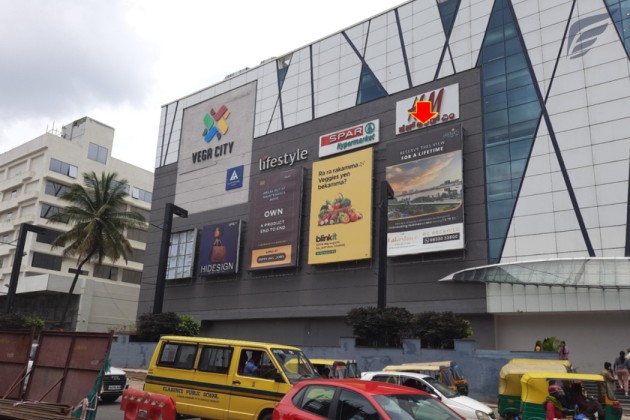 Vega City Mall Facade Hoarding-03